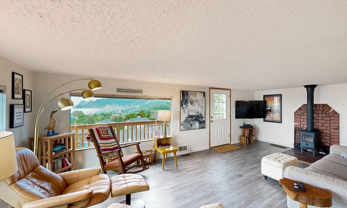 Roads End House | Cottage with wraparound deck & ocean views - close to beach & town, dog-friendly