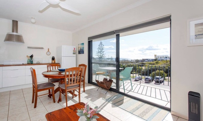 Cottesloe Apartment | Cottesloe Seaside Bliss