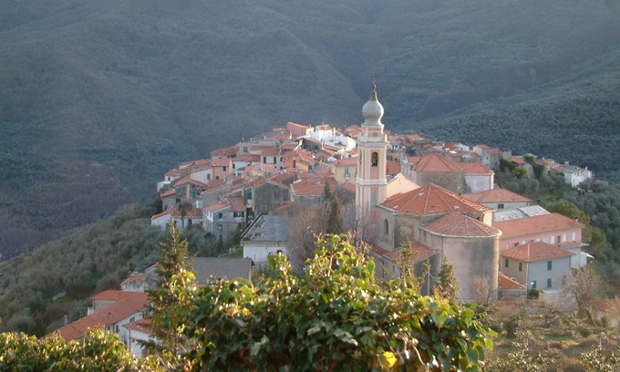 Torria House | Country house with sun terrace overlooking the hills and breathtaking Alps