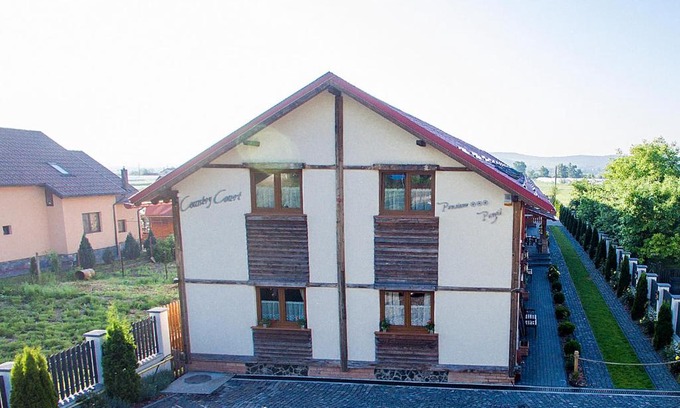 Chinari Bed & Breakfast | Country Court