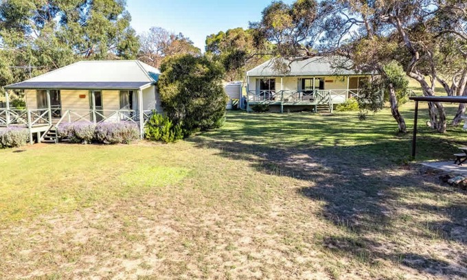 Middleton House | Country Escape Cottages | Lavender & Grevillea