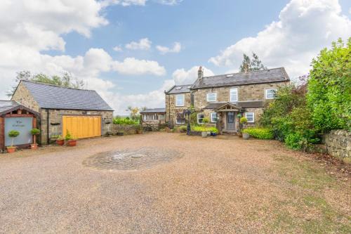 Otley House | Country Farmhouse Sleeps 13 & New 8Seater Hot Tub