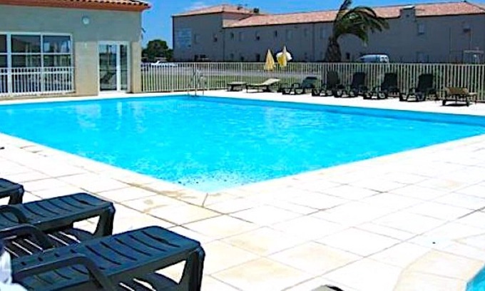 Gallargues-le-Montueux Ski Chalet | Country living but near beaches and city