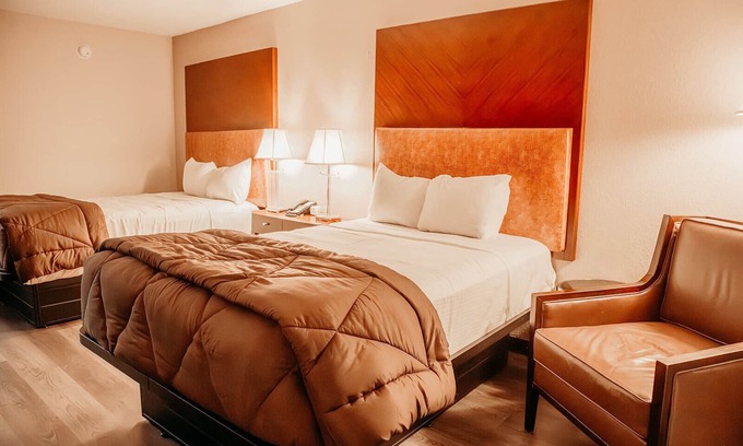 Benton Hotel | Country Garden & Suites