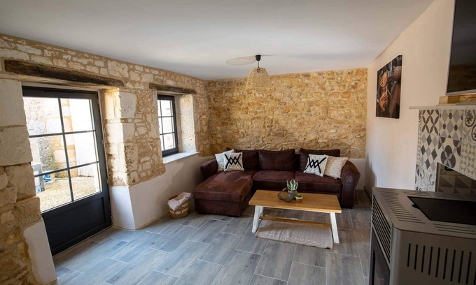 Charras Cottage | Country gîte with its animals, horses, goats, pigs and poultry