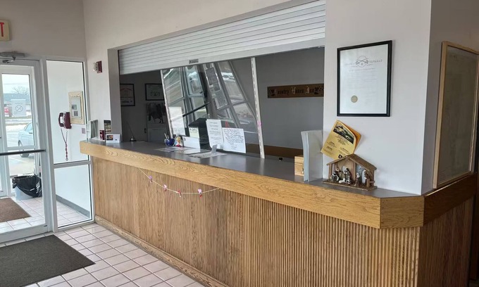 Burlington Hotel | Country Haven Inn