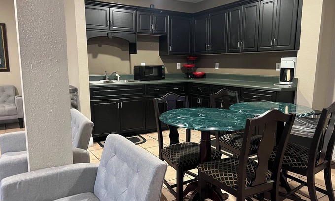 Gracewood Hotel | Country Hearth Inn & Suites Augusta