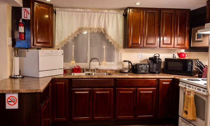 Pouch Cove House | Country home 20 min from city has an ocean view, bird feeders, & a whirlpool tub