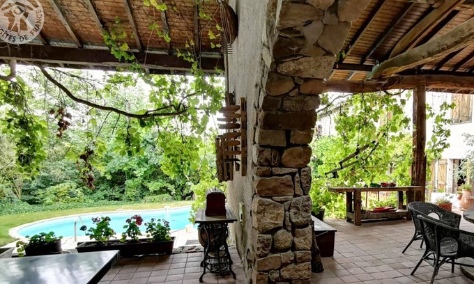 Essertines-en-Donzy Cottage | Country House with Private Pool and Pets Allowed, 9 people