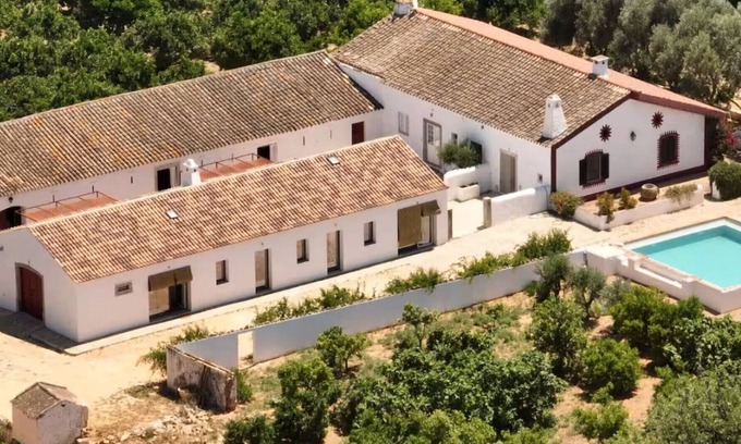 Conceicao e Cabanas de Tavira House | Country House 'Quinta Do Alvisquer' with Shared Pool, Wi-Fi and Air Conditioning