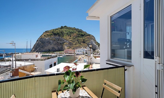 Sant'Angelo House | Country House 'Casatullio - Sant'angelo D'ischia' with Sea Views, Wi-Fi and Air Conditioning