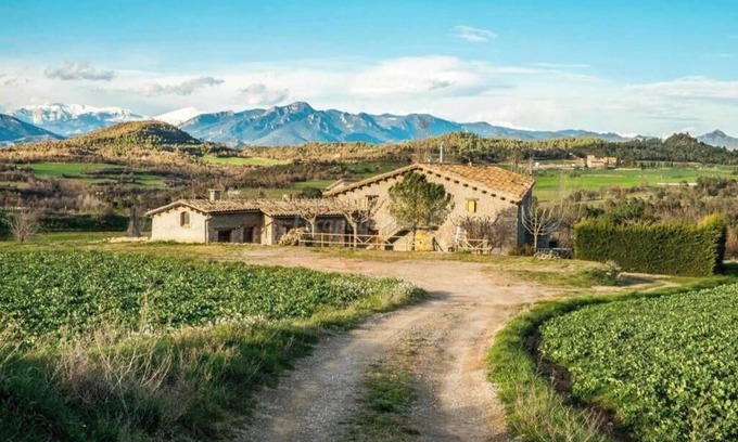 Casserres House | Country House 'Cal Torrentí' with Mountain View, Private Pool and Wi-Fi