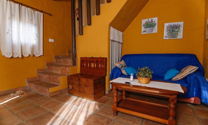 Pujerra Villa | Country House 'Casas Rurales El Viejo Castaño 2' with Mountain View and Air Conditioning