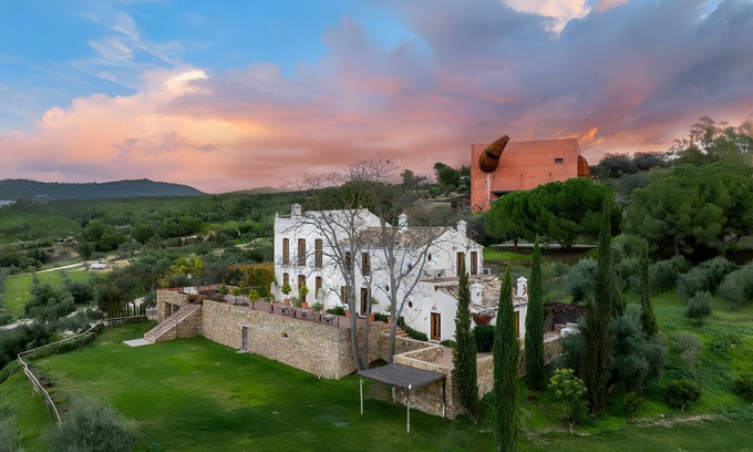 Ronda Villa | Country House 'Cortijo La Almazara with Mountain View, Wi-Fi and Air Conditioning