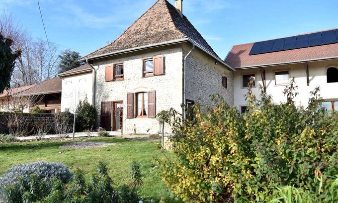 Gillonnay House | Country House 'Gîte La Petite Dauphinoise' with Private Terrace, Shared Garden and Wi-Fi