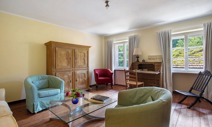 Siegsdorf Cottage | Country House 'Gutshof An Der Alten Linde' with Private Garden and Wi-Fi