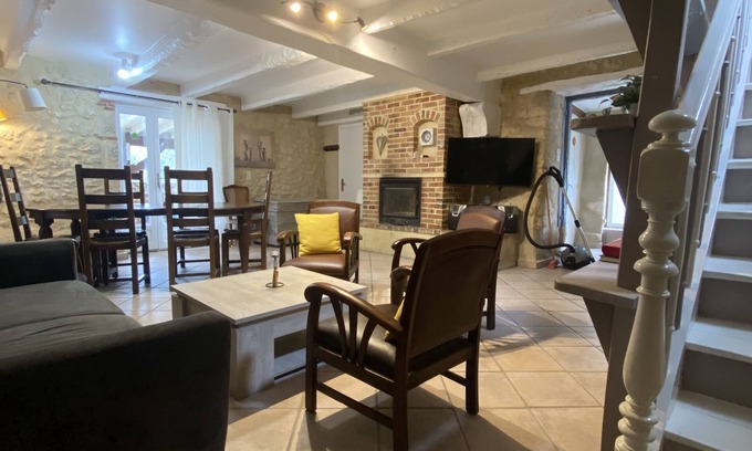 Bourdeilles House | Country house in a small hamlet surrounded by nature