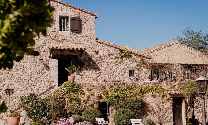 Darnius Apartment | Country House 'Mimosa Jardin' with Mountain View, Wi-Fi and Air Conditioning