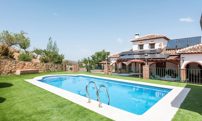 Colmenar House | Country House 'Piedras Blancas' with Mountain View, Private Pool and Wi-Fi