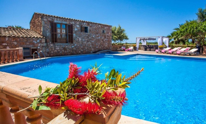 Es Llombards Villa | Country House 'S’Hort - Can Rita' with Private Pool, Wi-Fi and Air Conditioning
