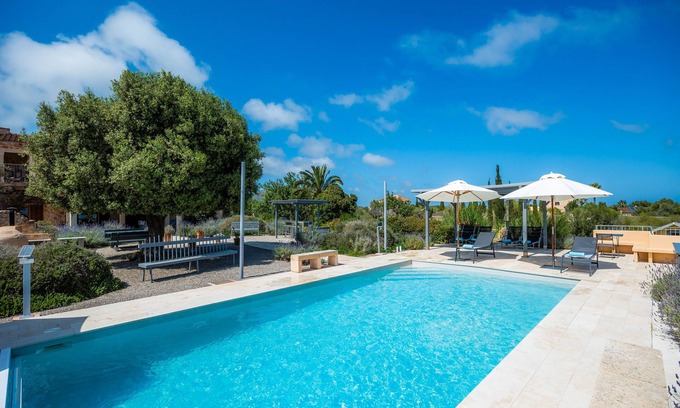 Manacor Villa | Country House 'Siesta Del Sol' with Private Pool, Private Terrace and Wi-Fi