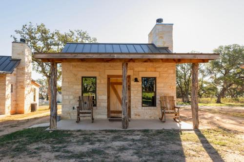 Fredericksburg Hotel | Country Inn Cottages