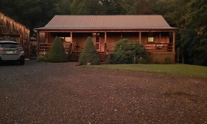 Meadow Bluff House | Country Roads Take Me Home near Lewisburg, WV
