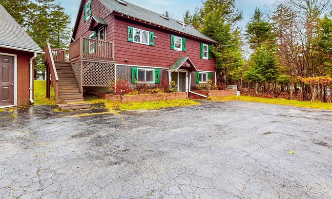 Beaver Cove House | Country-style home with gorgeous views, big yard, firepit & W/D