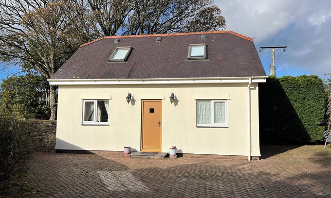 Nantlle Cottage | COUNTRY VIEW, romantic, country holiday cottage in Penygroes