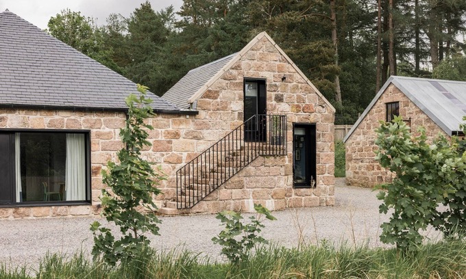 Stonehaven House | Countryside cottage featuring a spacious kitchen and dining area sleeping 7. Includes a wood fired hot tub and Big Green Egg BBQ.