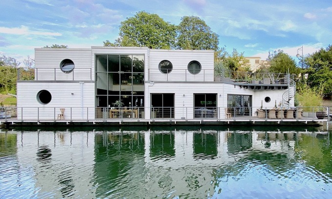 Neuilly-sur-Seine Boat Rental | Countryside in ParisnAn architect house like an island facing water and nature.n