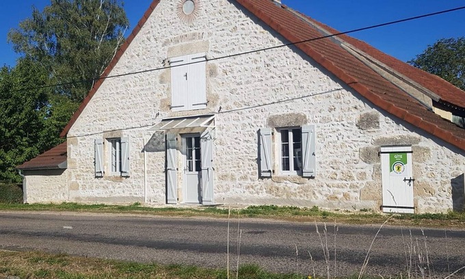 Rongeres Cottage | Countryside Retreat: Renovated Cozy Home, Close to Vichy, With All Comforts