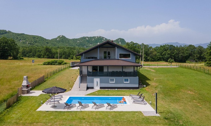 Gospic Villa | Countryside villa with pool