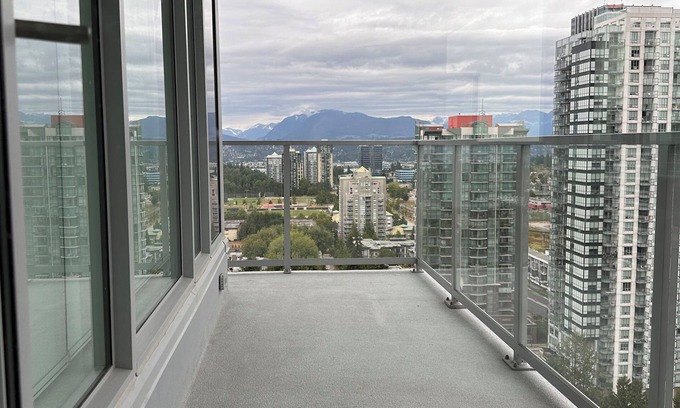 Surrey Apartment | Couple's Luxury Getaway
