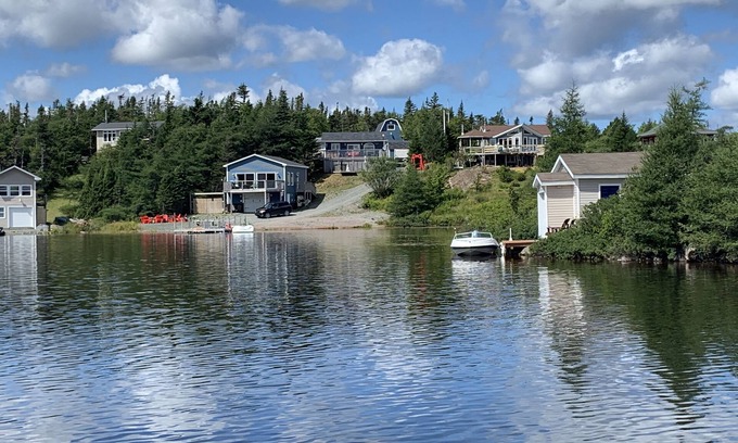 Terra Nova Cottage | Couple's Retreat, Beautiful Boathouse on the Water.