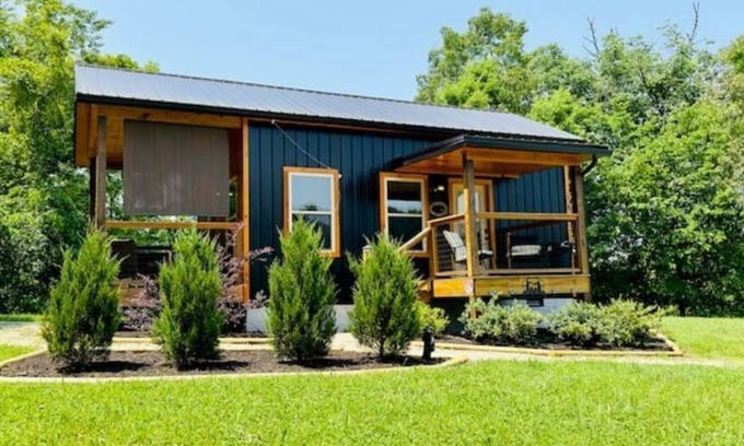 Sevierville Cottage | Couple's Retreat: HotTub-FirePit-Grill-Pets-Wifi