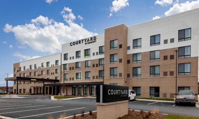 Okemos Hotel | Courtyard by Marriott East Lansing Okemos