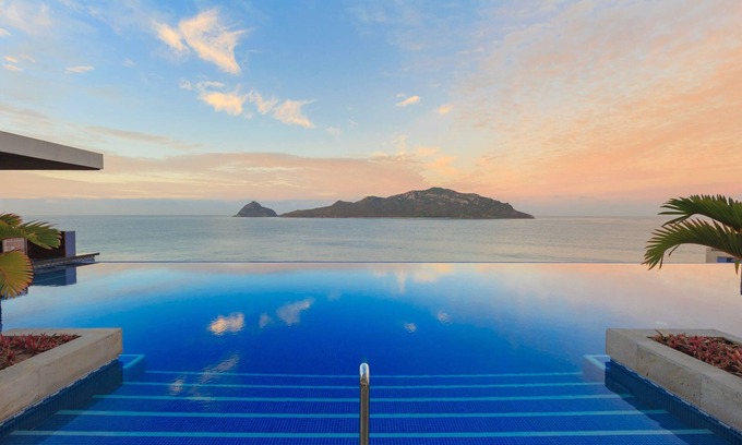 Zona Dorada Hotel | Courtyard By Marriott Mazatlan Beach Resort