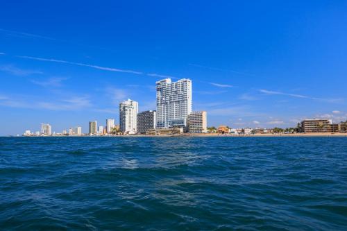 Zona Dorada Hotel | Courtyard by Marriott Mazatlan Beach Resort