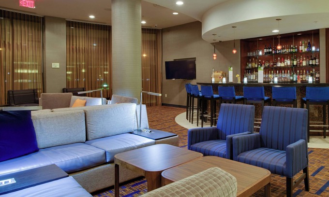 Farmingdale Hotel | Courtyard by Marriott Republic Aprt Long Island/Farmingdale