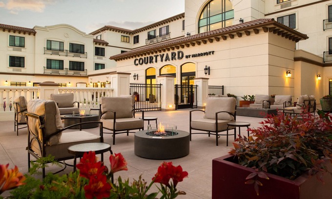 Beach Hill - Beach Flats Hotel | Courtyard by Marriott Santa Cruz