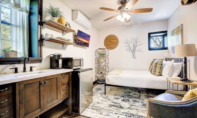 Lusby Apartment | Courtyard Studio at Bancroft Manor. Cozy Retreat!