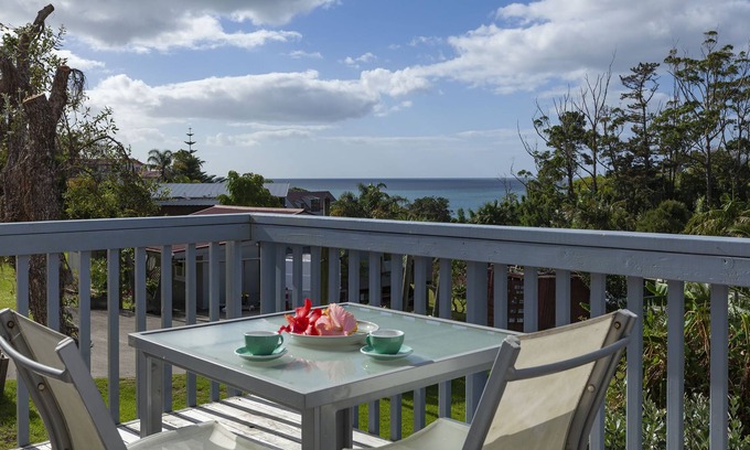 Cable Bay Cottage | Cove Cottage By The Beach
