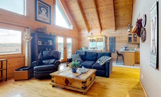 Lake Hatcher Park House | Coyote Chill