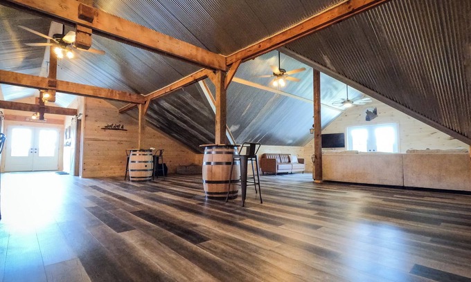 Corbin Condo | Coyote Moon Ranch 4-bed condo barn dominium style borders Forest & Laurel Lake