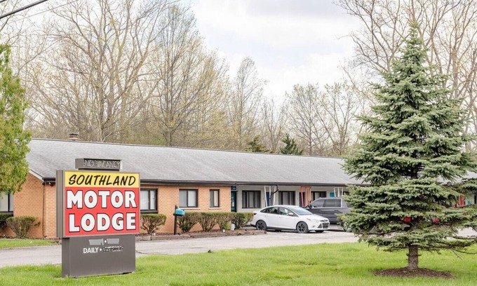 Riverview Hotel | Cozy Browntown Room for 4: Wi-Fi and Free Parking