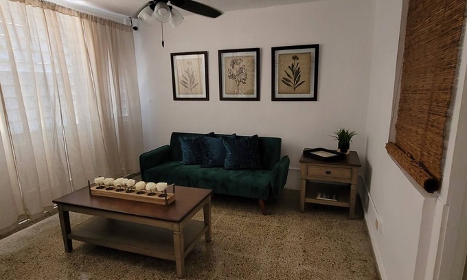 Hoyo Mulas Apartment | Cozy 1-Bed Apart unit minutes from the airport A/C