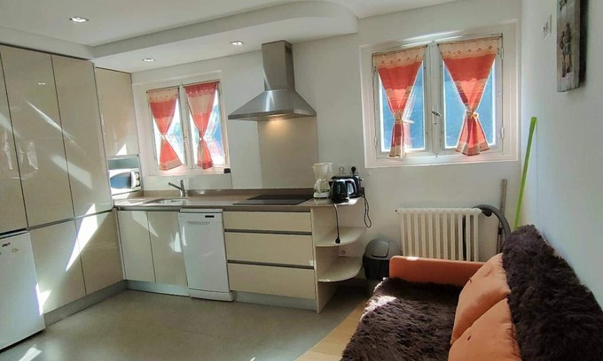 Cauterets Apartment | Cozy 1-Bed Apt in Cauterets | Near Thermal & Ski Lift | Free WiFi