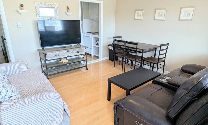 Old Orchard Beach Condo | Cozy 1-bedroom condo with WiFi, AC,across the street from beach in OOB