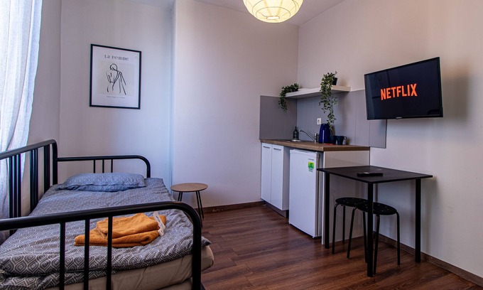 Sofia City Center Apartment | Cozy 1-bedroom apartment in enchanting Sofia with WiFi